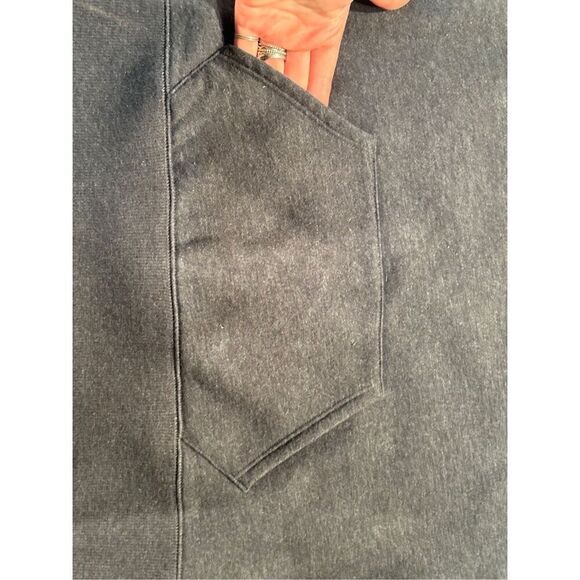 Sporty Chic! Under Armour XL Crewneck Sweatshirt - Gold Sparkle Logo (Tiny Disc - Picture 5 of 10